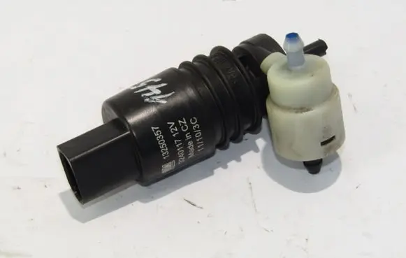 Chevrolet Orlando Windscreen/windshield washer pump 13250357