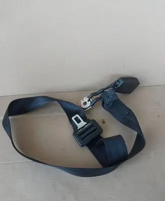 Middle seatbelt (rear)