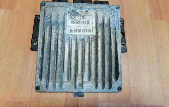 Renault Megane II Engine control unit/module R0410B024C