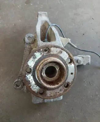 Volvo XC70 Front wheel hub 9461943