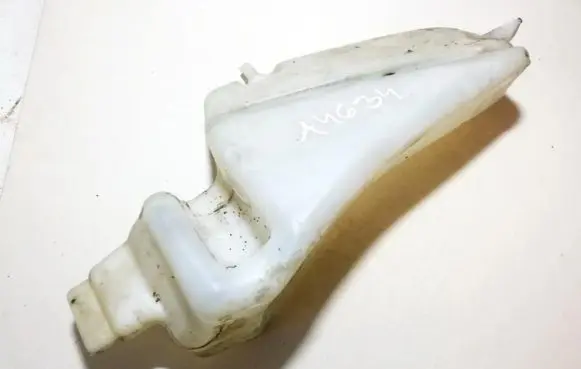 Windshield washer fluid reservoir/tank
