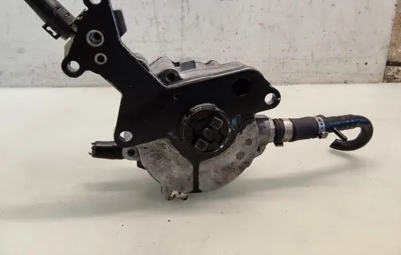 Audi A4 S4 B7 8E 8H Vacuum pump 038145209