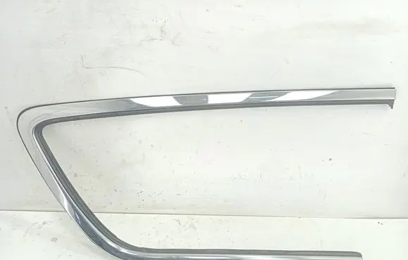 Chrysler Pacifica Rear side glass trim 68227296AD