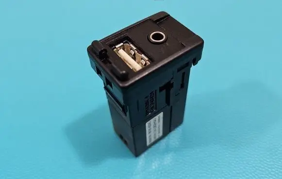 Toyota RAV 4 (XA40) USB socket connector 86190-42040 IMPRK1484877