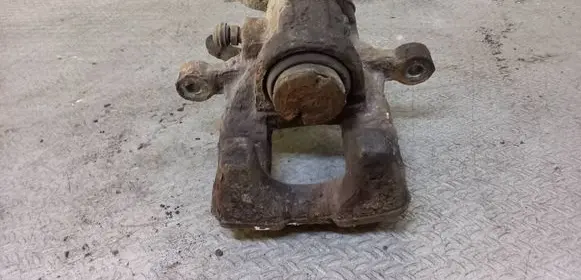 Volkswagen Jetta V Rear brake caliper