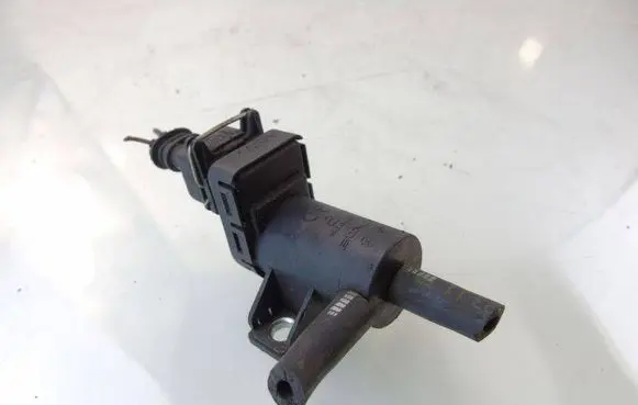 Renault Megane III Turbo solenoid valve 8200762162