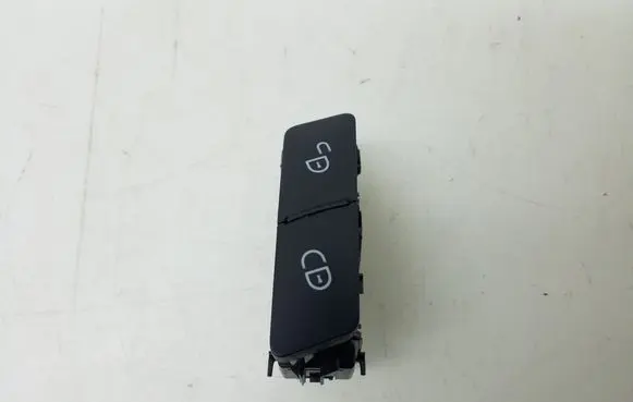 Mercedes-Benz C W204 Central locking switch button A2049058502