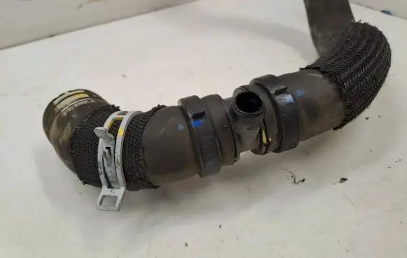 Dacia Sandero III Engine coolant pipe/hose 215018090R