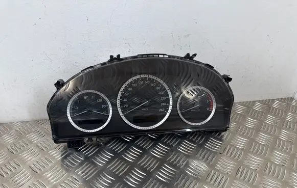 Mercedes-Benz C W204 Speedometer (instrument cluster) A2049004000 A2045407111