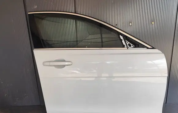 Jaguar XE Front door XE760DRZWI