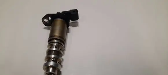 BMW 3 E90 E91 Camshaft vanos timing valve 7584115