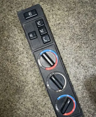 BMW 5 E34 Climate control unit 1388029