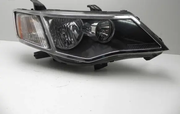 Mitsubishi Outlander Headlight/headlamp P5584R A483