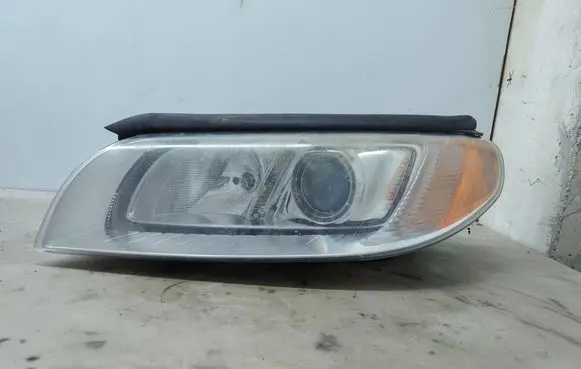 Volvo XC70 Headlight/headlamp 31283917 6337100000