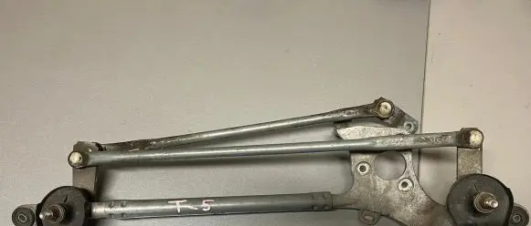 Toyota RAV 4 (XA30) Front wiper linkage 