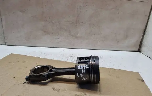 Opel Astra H Piston with connecting rod P885
