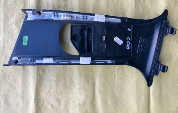 Mercedes-Benz C AMG W204 (B) pillar trim (top) A2046902426 A2048600230