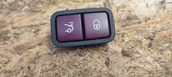 Mercedes-Benz GLC C253 Tailgate/boot open switch button 2208211479 32132101