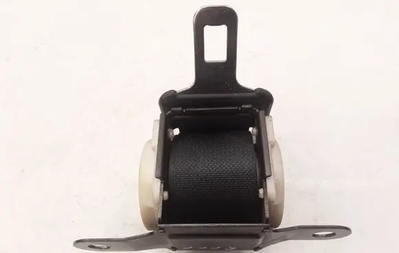 Nissan Almera N16 Middle seatbelt (rear) 