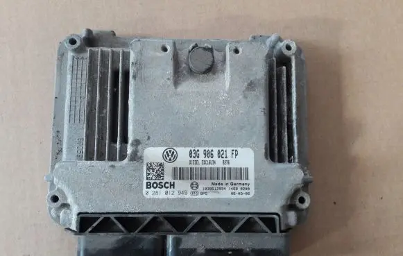 Volkswagen Golf V Engine control unit/module 03G906021FP