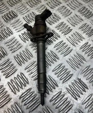 Volvo S60 Fuel injector 8658352