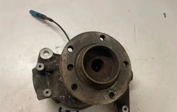 BMW 5 E60 E61 Front wheel hub 6760953