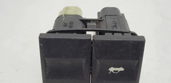 Ford Mondeo Mk III Tailgate opening switch 1ST719B514 1ST719B514AA