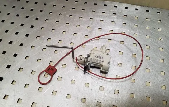 Fuel tank cap lock