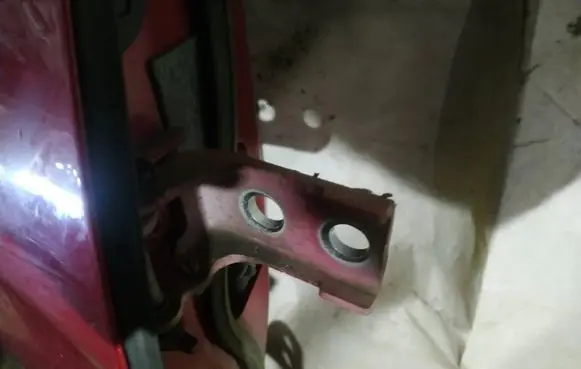 Citroen DS4 Front door upper hinge