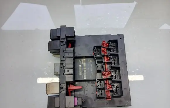 Volkswagen PASSAT B6 Comfort/convenience module 3C0937049E F005V00526