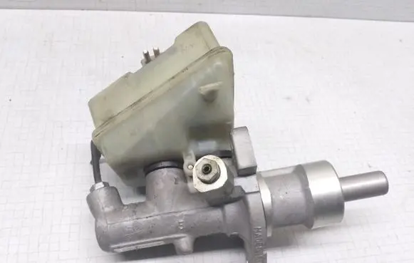 Mercedes-Benz E W210 Master brake cylinder