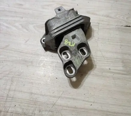 Mercedes-Benz CLA C117 X117 W117 Engine mount bracket A2462400617 Z6S0070513 001610091