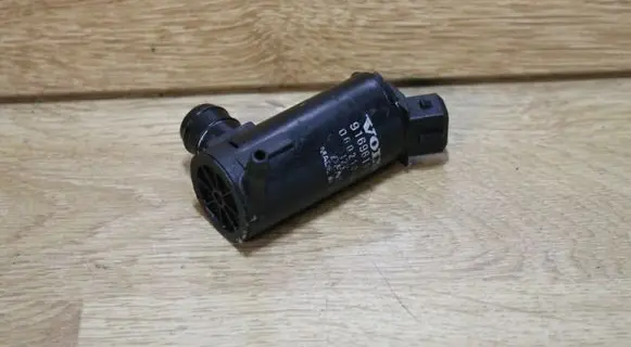 Volvo V70 Windscreen/windshield washer pump 9169611