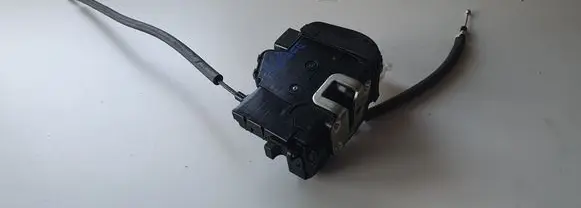 KIA Sportage Front door lock