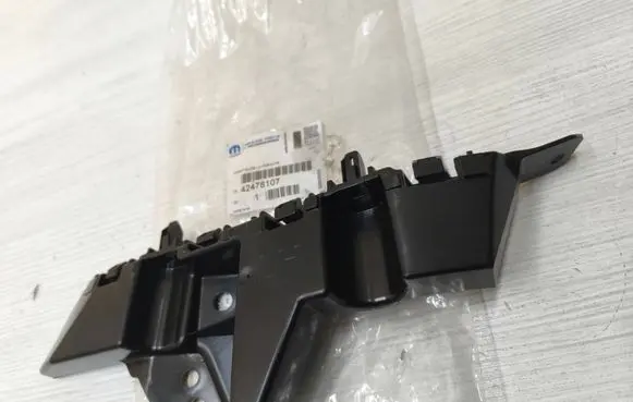 Rear bumper mounting bracket