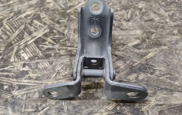 Hyundai ix35 Front door lower hinge 
