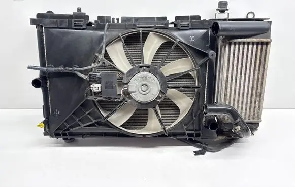 Toyota Auris 150 Radiator set 0630801631 8925712020 4993003351