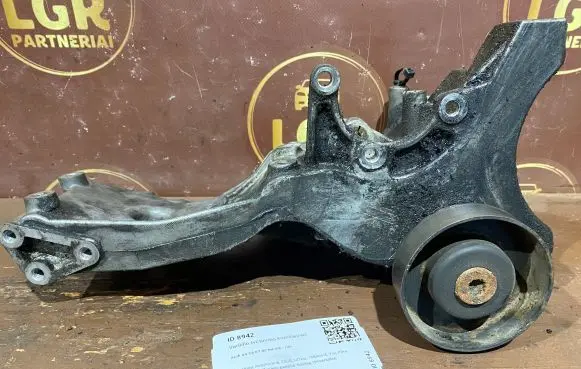 Audi A4 S4 B7 8E 8H Engine mounting bracket 06D903143D