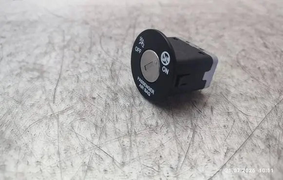 KIA Ceed Passenger airbag on/off switch