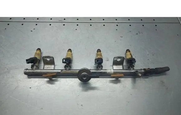 Ford Mondeo Mk III Fuel injector supply line/pipe FORD