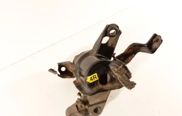 Toyota Verso Engine mount bracket