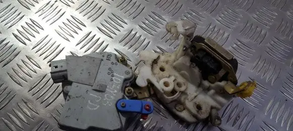 Nissan Terrano Front door lock