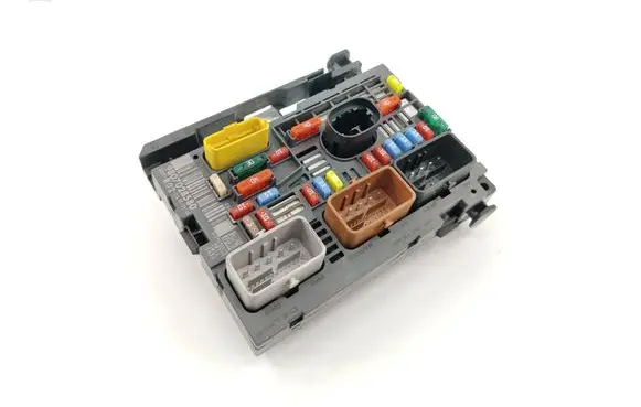 Peugeot 3008 I Fuse module 9807028580