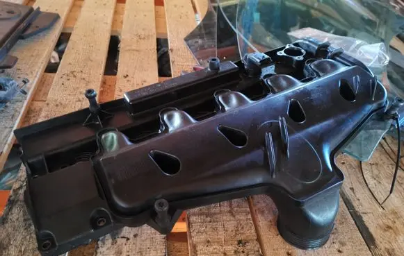 Volvo V70 Rocker cam cover 08675978