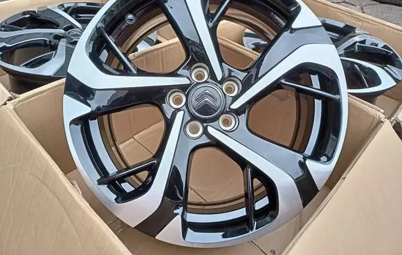 Citroen C4 II Picasso R18 alloy rim 9817501277
