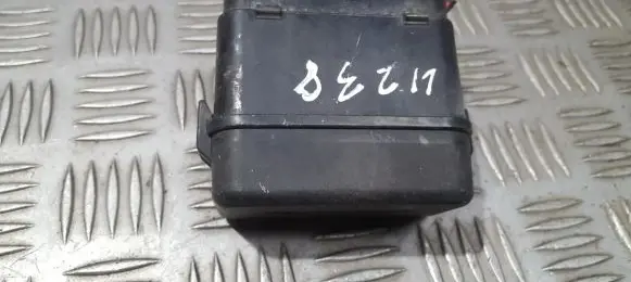 Toyota Avensis Verso Fuse box set 826321010 8263-21010