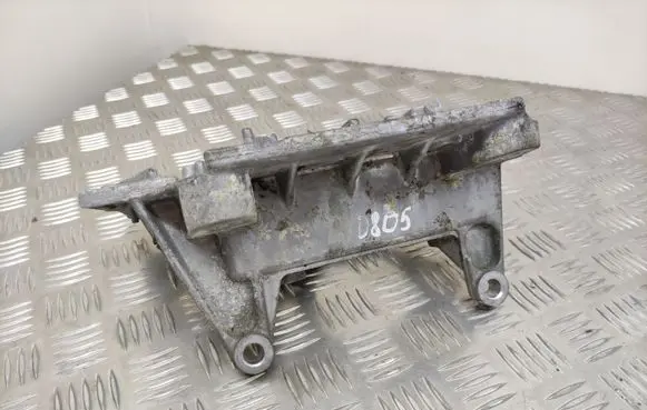 Nissan Juke I F15 Engine mount bracket