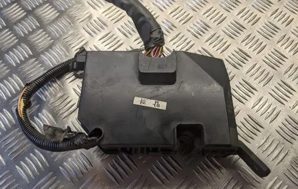 Hyundai Elantra Fuse module 3X28207 912072D240