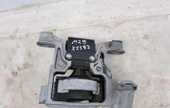 Mazda CX-3 Engine mount bracket D10G39060