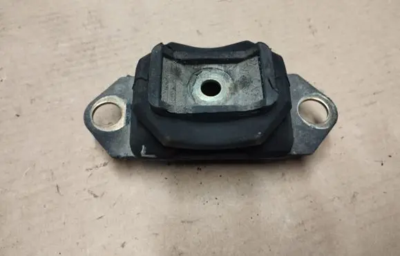 Nissan Qashqai Engine mount bracket 8200395661